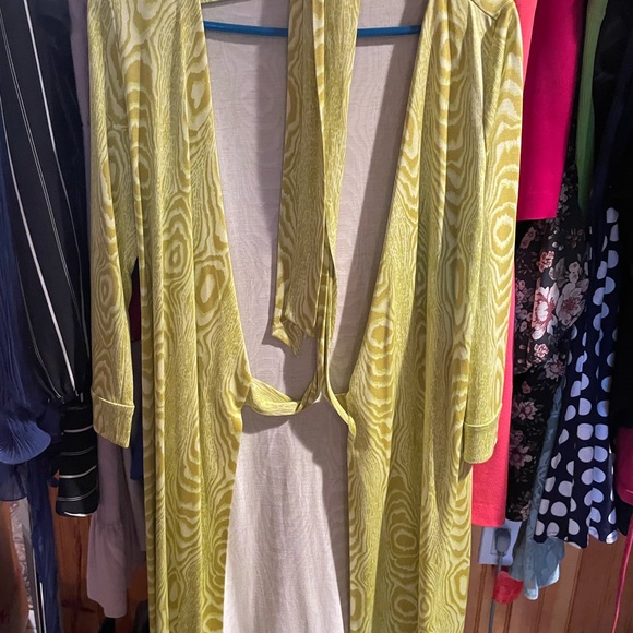 Size small - Picture 2 of 2